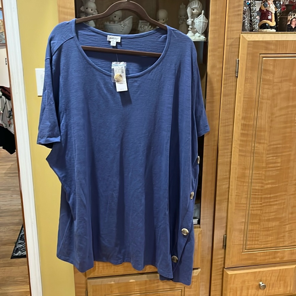 Avenue 26/28 Blue top